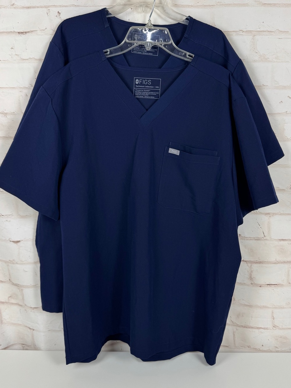Bundle Lot of 2 Leon Figs Scrub Tops Size 2XL EUC!!!!!